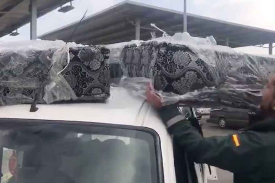 Μετανάστες κρύφτηκαν μέσα σε... στρώματα ύπνου για να μπουν παράνομα στην Ευρώπη