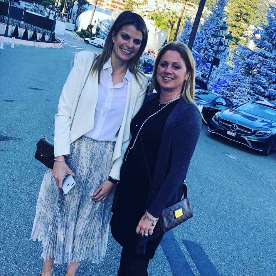 Αθηνά Ωνάση: Πόζαρε με Έλληνες δημοσιογράφους στο Μονακό