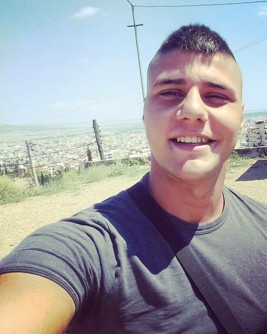 Παραδόθηκε ο δράστης της δολοφονίας του 21χρονου στον Πειραιά: Τον σκότωσε για ένα σκούντημα