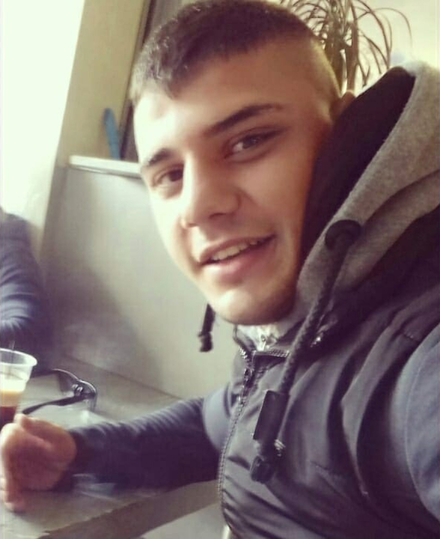 Παραδόθηκε ο δράστης της δολοφονίας του 21χρονου στον Πειραιά: Τον σκότωσε για ένα σκούντημα