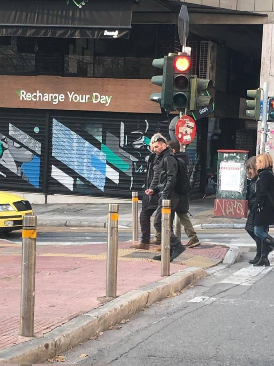 Φωτογραφία: Ο Κουφοντίνας κάνει βόλτα στο κέντρο της Αθήνας