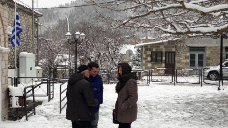 Φωτογραφίες: Ο Τσίπρας στα χιόνια με χοντρό μπουφάν και λευκές μπότες apres ski 