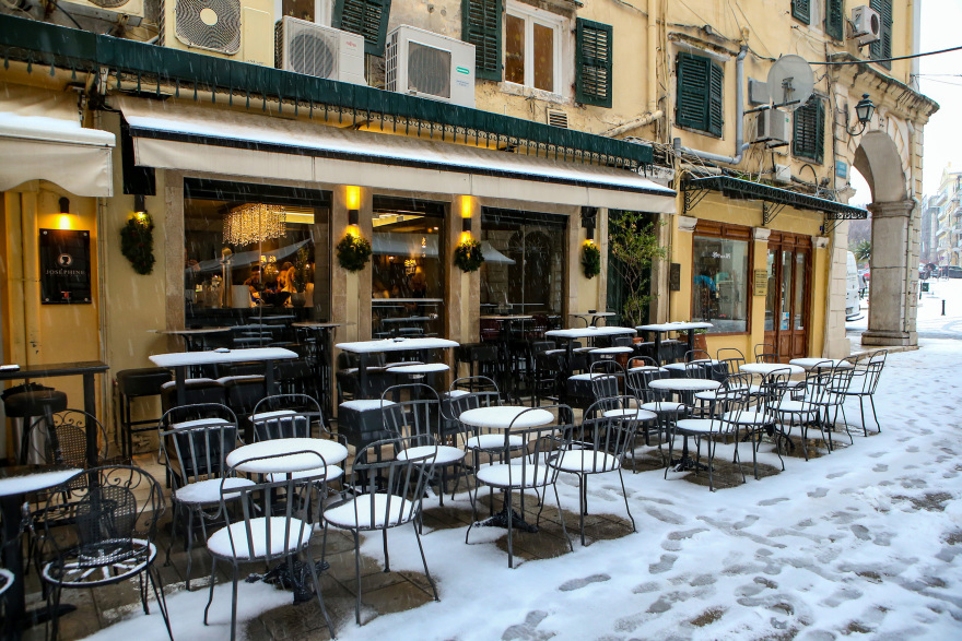 Φωτογραφίες: Η Κέρκυρα ντύθηκε στα λευκά