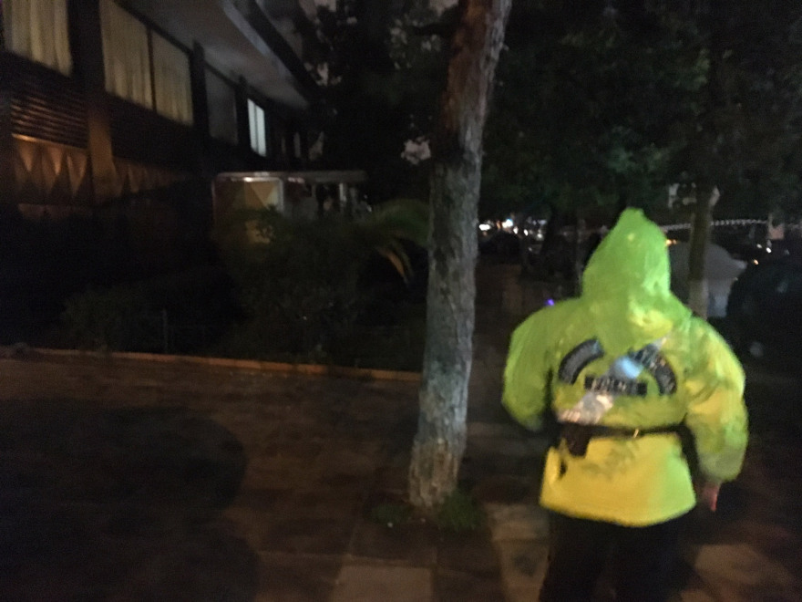 Νεκρός με τρεις σφαίρες έξω από χαρτοπαικτική λέσχη στην Καλλιθέα 