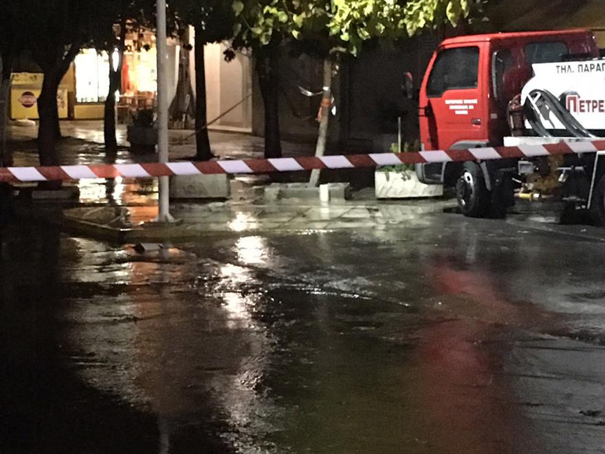 Νεκρός με τρεις σφαίρες έξω από χαρτοπαικτική λέσχη στην Καλλιθέα 