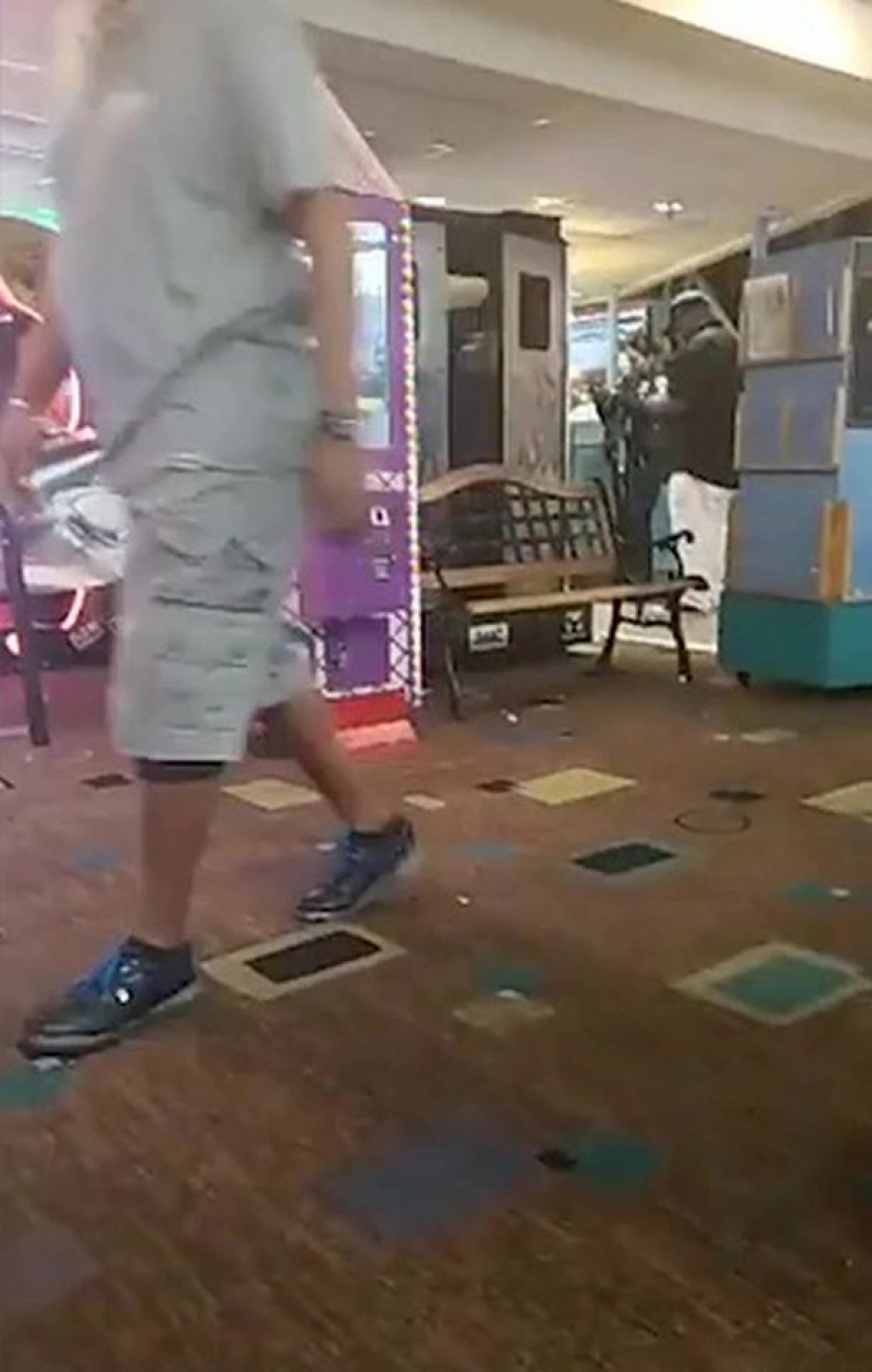 Πυροβολισμοί στο Λος Άντζελες: Τρεις νεκροί, τέσσερις τραυματίες σε αίθουσα μπόουλινγκ