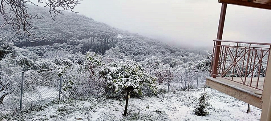 Καιρός: Υποχωρεί η «Σοφία», τα προβλήματα παραμένουν - Σε λευκό κλοιό η χώρα 