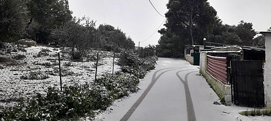 Καιρός: Υποχωρεί η «Σοφία», τα προβλήματα παραμένουν - Σε λευκό κλοιό η χώρα 