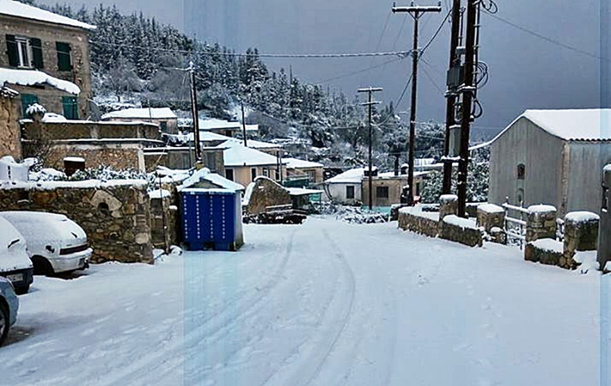 Καιρός: Υποχωρεί η «Σοφία», τα προβλήματα παραμένουν - Σε λευκό κλοιό η χώρα 