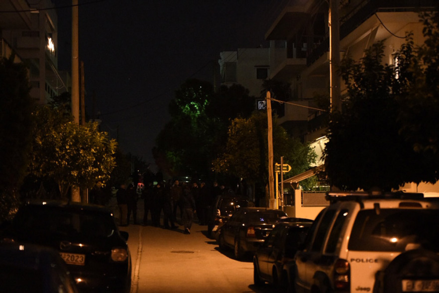 Βίντεο από το θρίλερ στον Άγιο Δημήτριο: «Θα σε πυροβολήσω, ρίξε το όπλο» είπαν ανδρες της ΕΚΑΜ στον 60χρονο