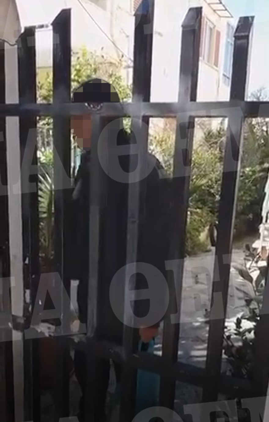 Βίντεο από το θρίλερ στον Άγιο Δημήτριο: «Θα σε πυροβολήσω, ρίξε το όπλο» είπαν ανδρες της ΕΚΑΜ στον 60χρονο