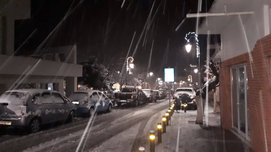 Έφτασε «αγριεμένος» ο Τηλέμαχος στην Κρήτη: Έντονη χιονόπτωση στα Ανώγεια