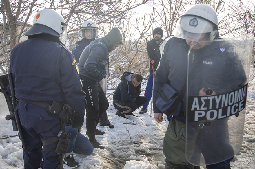 Θεσσαλονίκη:  Επεισόδια και τραυματισμοί στα Διαβατά- Πρόσφυγες διαμαρτύρονται για τις συνθήκες διαβίωσης