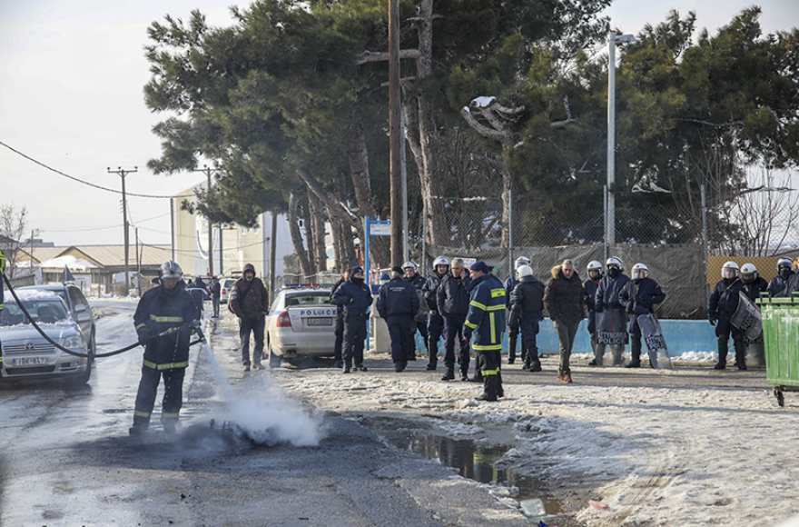 Θεσσαλονίκη:  Επεισόδια και τραυματισμοί στα Διαβατά- Πρόσφυγες διαμαρτύρονται για τις συνθήκες διαβίωσης