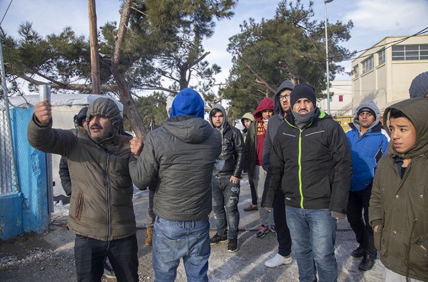 Θεσσαλονίκη:  Επεισόδια και τραυματισμοί στα Διαβατά- Πρόσφυγες διαμαρτύρονται για τις συνθήκες διαβίωσης