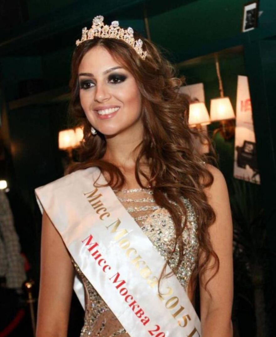 Ο Βασιλιάς της Μαλαισίας «παραιτείται» μετά τον γάμο του με μοντέλο που είχε κάνει σεξ στην τηλεόραση!