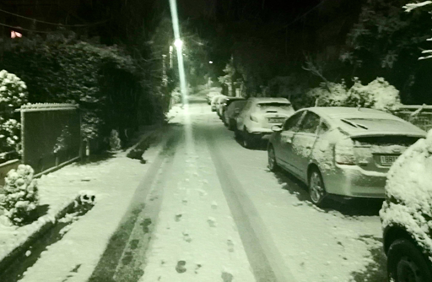 Στα λευκά η Αττική από τον Τηλέμαχο: Χιόνι και στο κέντρο της Αθήνας