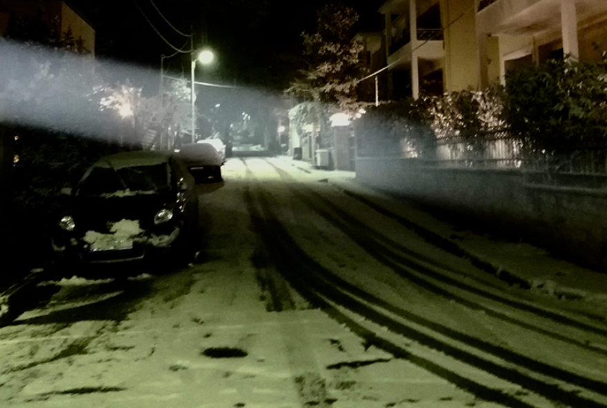 Στα λευκά η Αττική από τον Τηλέμαχο: Χιόνι και στο κέντρο της Αθήνας