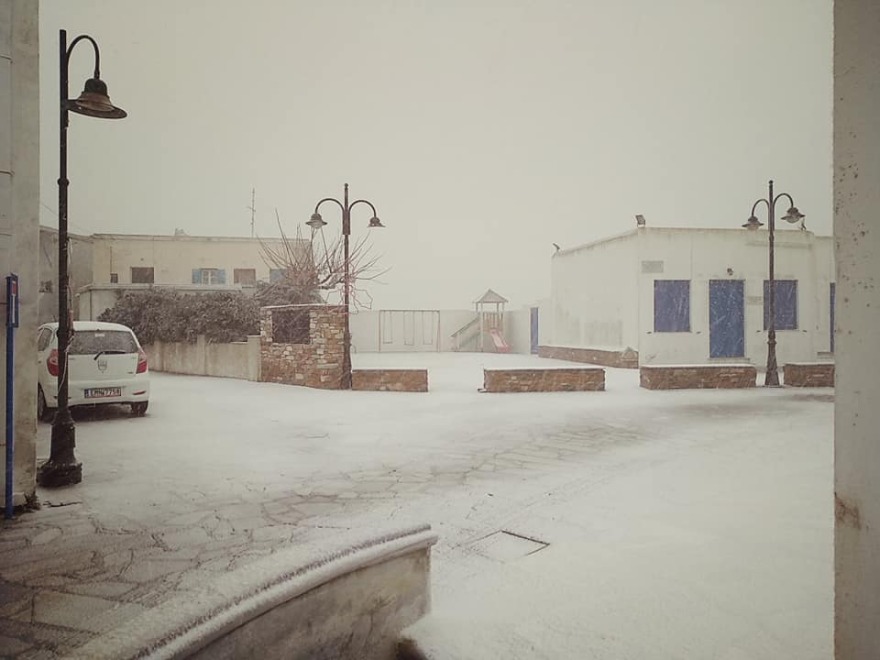 Φωτογραφίες: Χιόνισε στα ορεινά της Τήνου