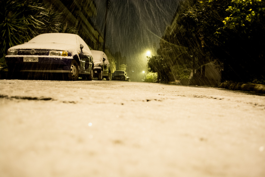 Στα λευκά η Αττική από τον Τηλέμαχο: Χιόνι και στο κέντρο της Αθήνας