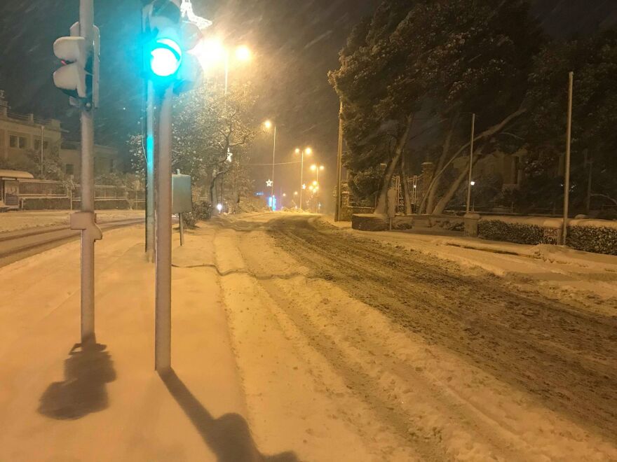 Στα λευκά η Αττική από τον Τηλέμαχο: Χιόνι και στο κέντρο της Αθήνας