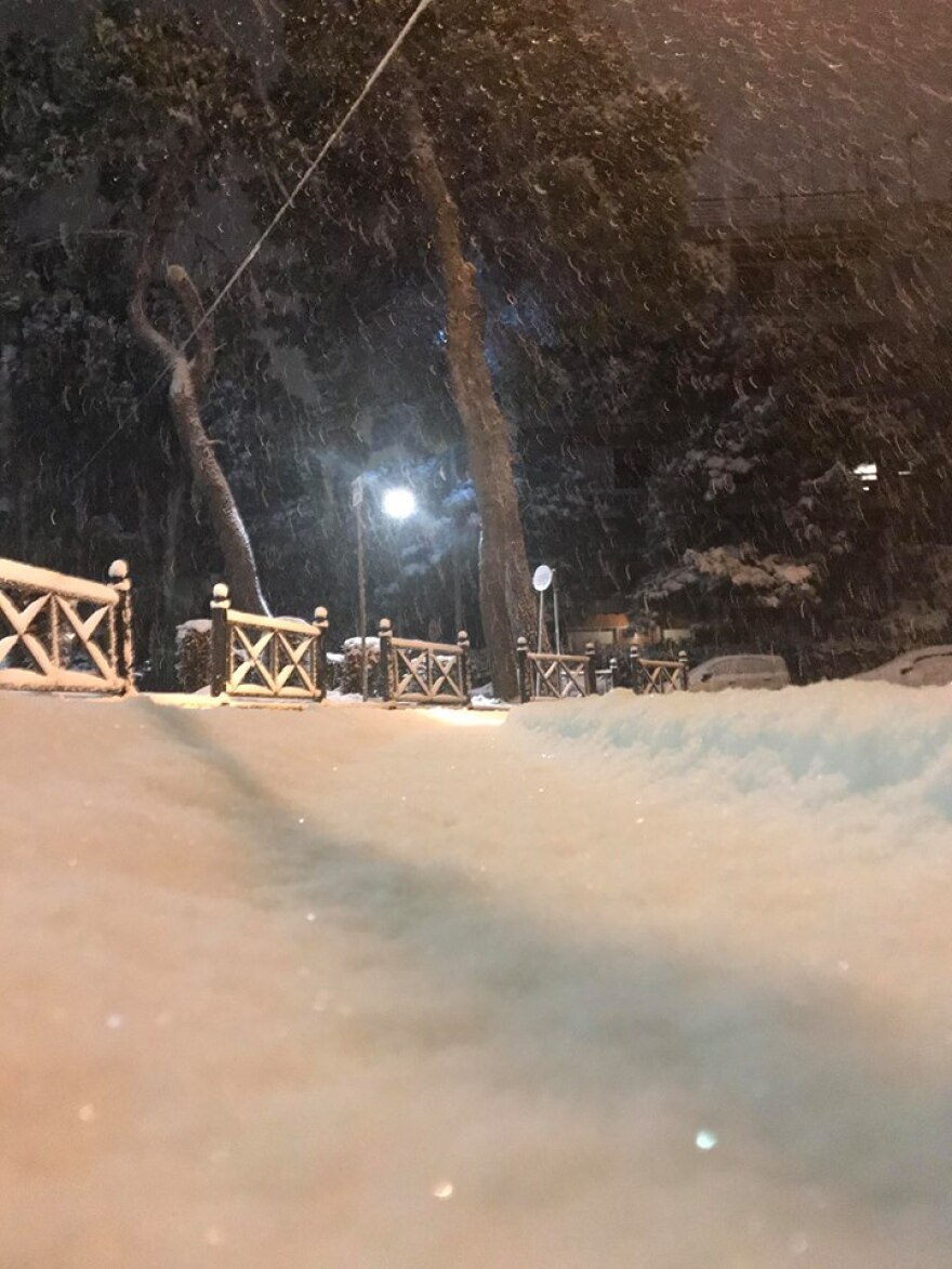 Στα λευκά η Αττική από τον Τηλέμαχο: Χιόνι και στο κέντρο της Αθήνας