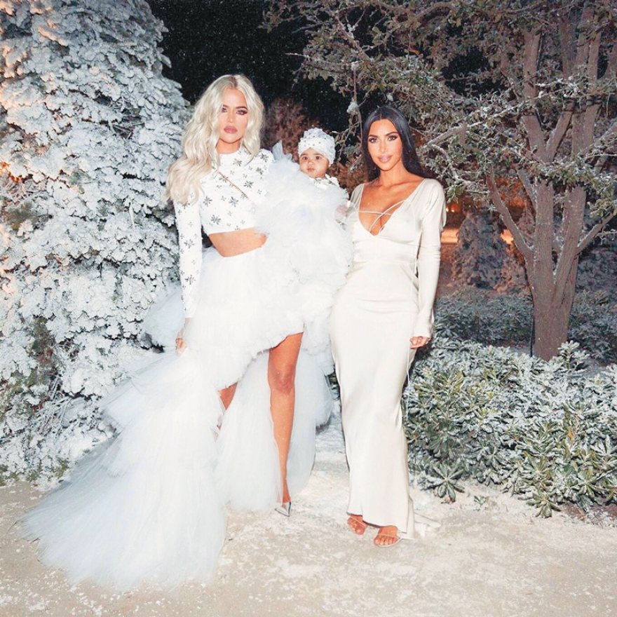 Η νέα τάση των celebrities: Γυμνές στο χιόνι