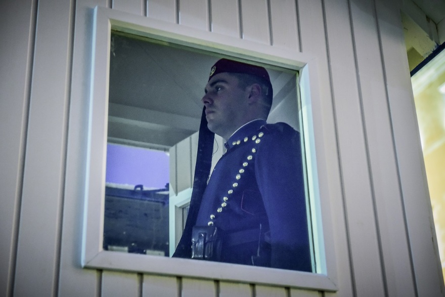 Φωτογραφίες: Με τζιπ έκαναν την αλλαγή οι Eύζωνες λόγω του χιονιά