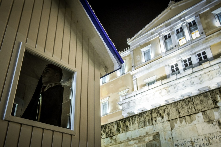 Φωτογραφίες: Με τζιπ έκαναν την αλλαγή οι Eύζωνες λόγω του χιονιά