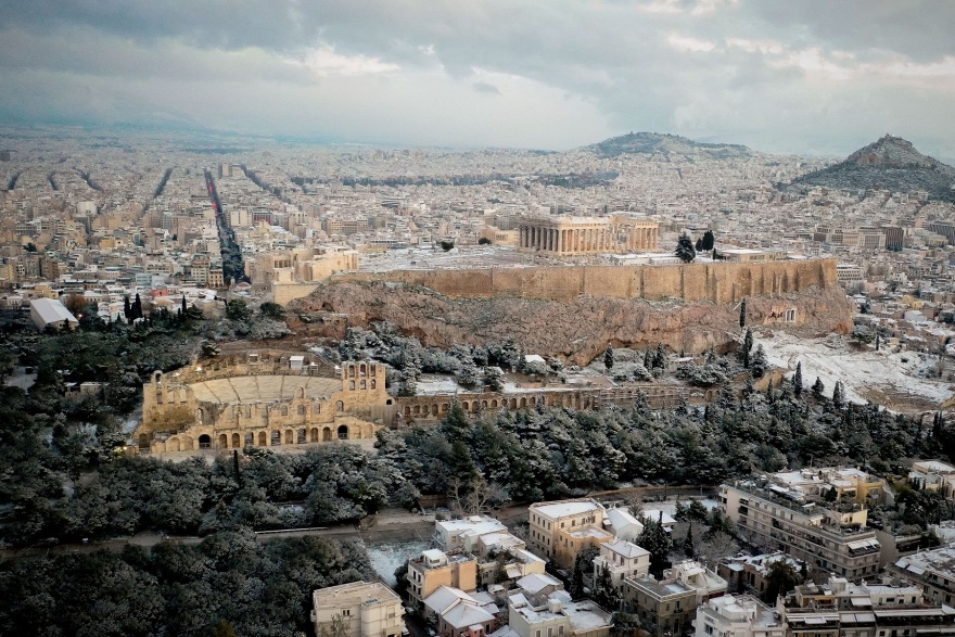 Χιόνια στην Ακρόπολη: Φωτογραφίες από το κέντρο της Αθήνας