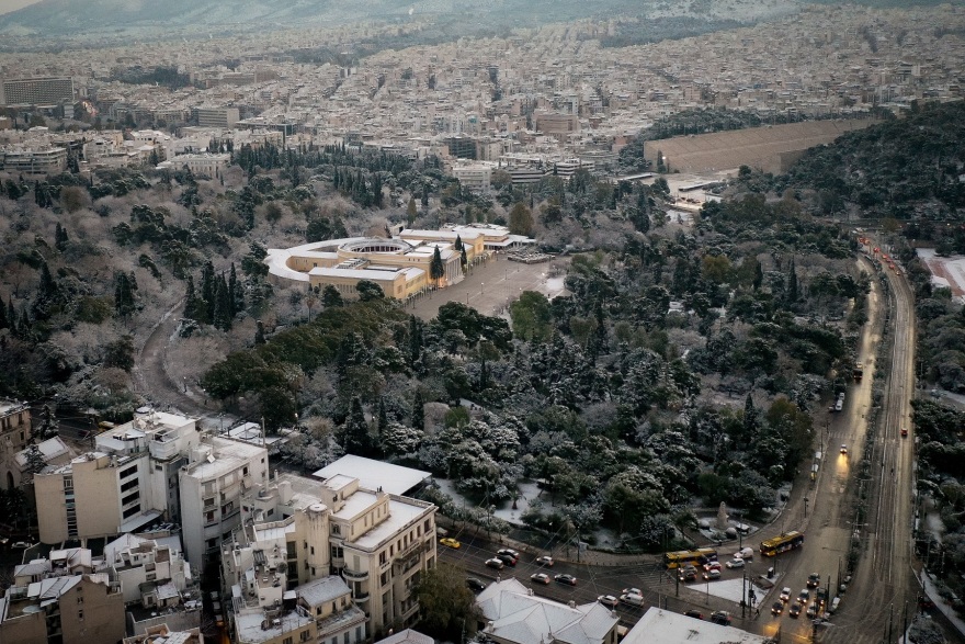 Χιόνια στην Ακρόπολη: Φωτογραφίες από το κέντρο της Αθήνας