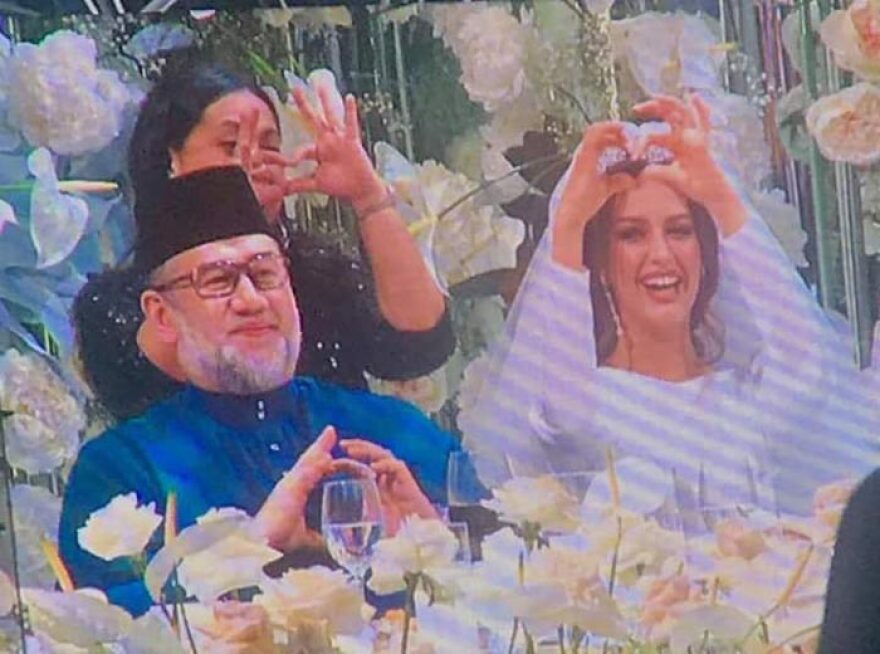 Παραίτηση Μαλαισιανού βασιλιά: Η Ρωσίδα σύζυγός του, που είχε κάνει σεξ σε ριάλιτι, είναι έγκυος!