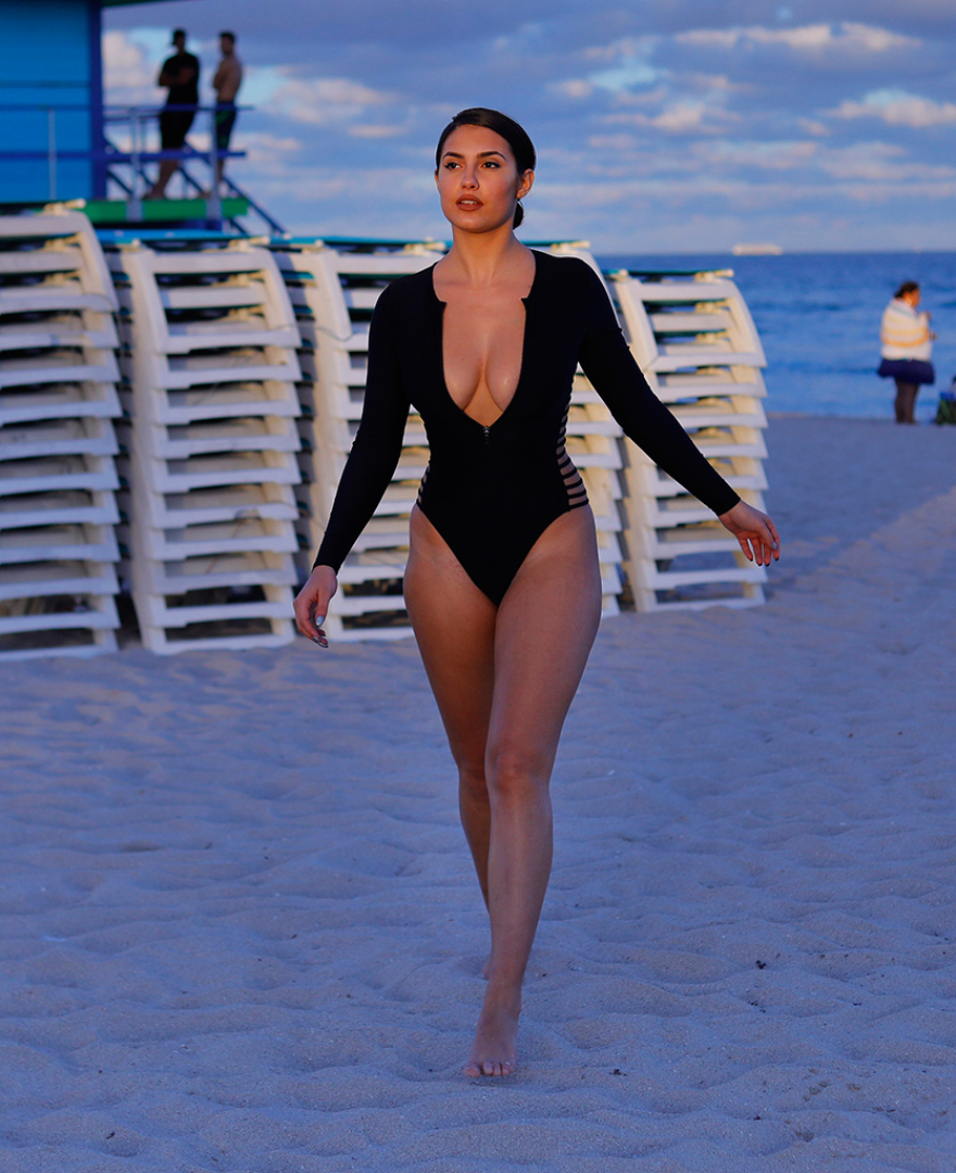 Οι καμπύλες της Tao Wickrath είναι... φονικές 