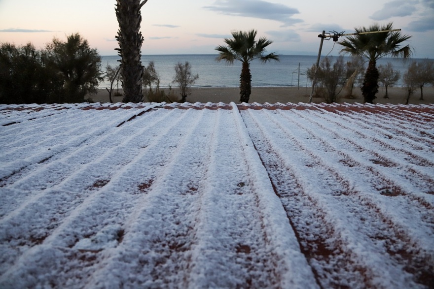 Στα λευκά η Αττική από τον Τηλέμαχο: Χιόνι και στο κέντρο της Αθήνας