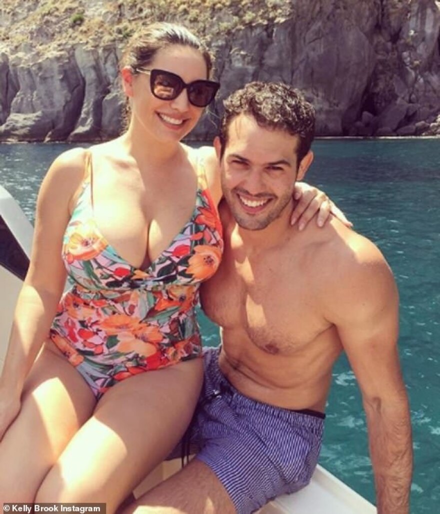 Η Κέλι Μπρουκ αδυνάτισε γιατί είχε τεράστιο στήθος 