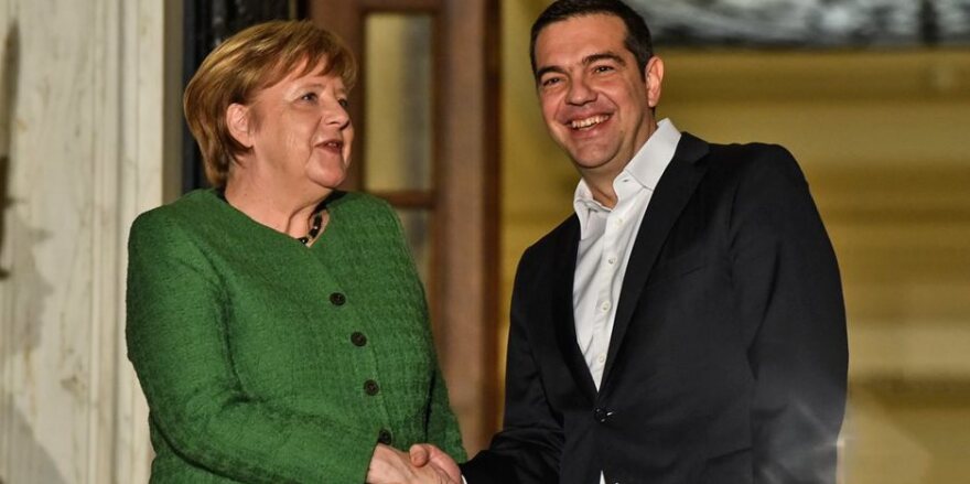 «Πλάτες» Μέρκελ στον Τσίπρα για τη Συμφωνία των Πρεσπών 