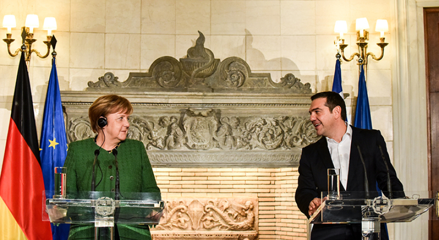 «Πλάτες» Μέρκελ στον Τσίπρα για τη Συμφωνία των Πρεσπών 
