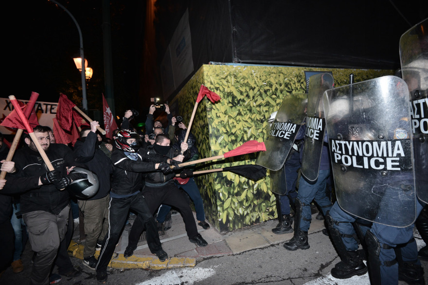Χημικά στη διαδήλωση κατά της Μέρκελ στο κέντρο της Αθήνας