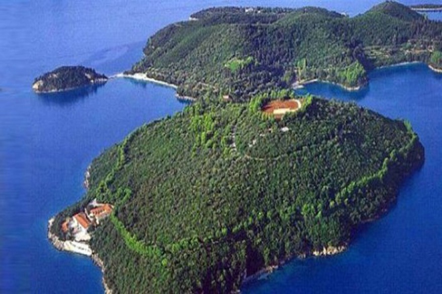 Σκορπιός: Ο Ριμπολόβλεφ μετατρέπει τον παράδεισο του Ωνάση σε VIP θέρετρο