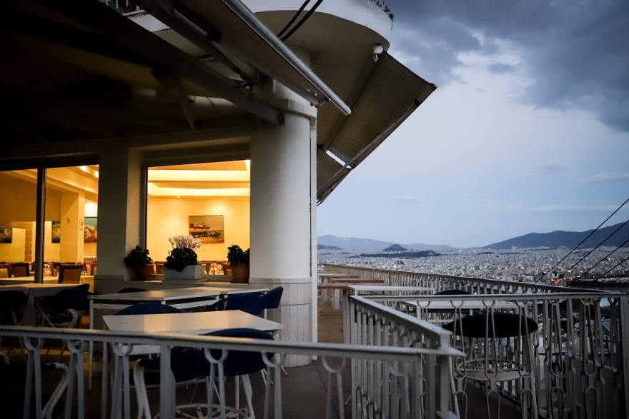 Η Κυρία και ο... Τσίπρας που έκανε τις κωλοτούμπες