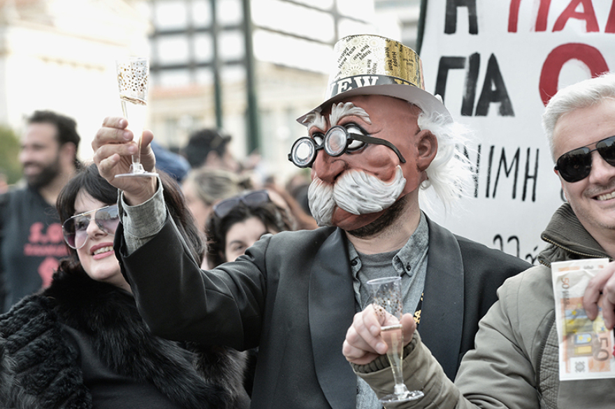 Δείτε βίντεο: Επεισόδια και χημικά στην πορεία των εκπαιδευτικών - Δύο τραυματίες