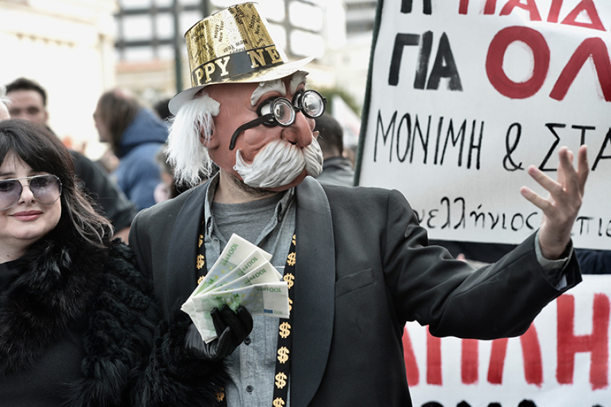 Δείτε βίντεο: Επεισόδια και χημικά στην πορεία των εκπαιδευτικών - Δύο τραυματίες