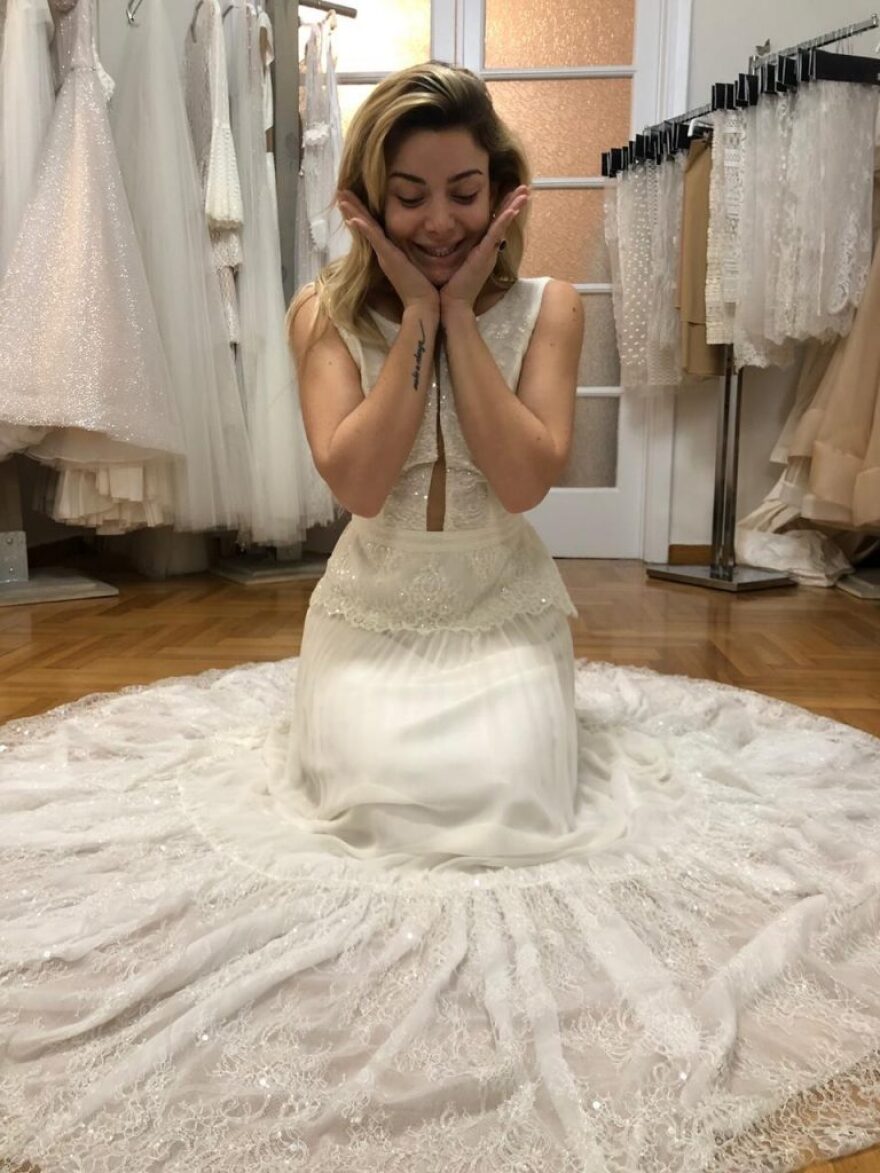 Πρόβα νυφικού για τη Josephine 