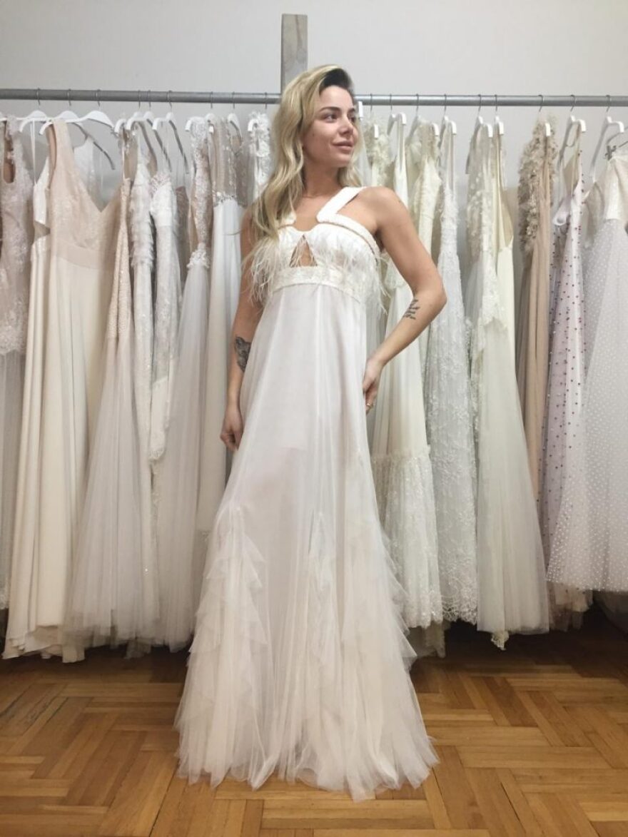 Πρόβα νυφικού για τη Josephine 