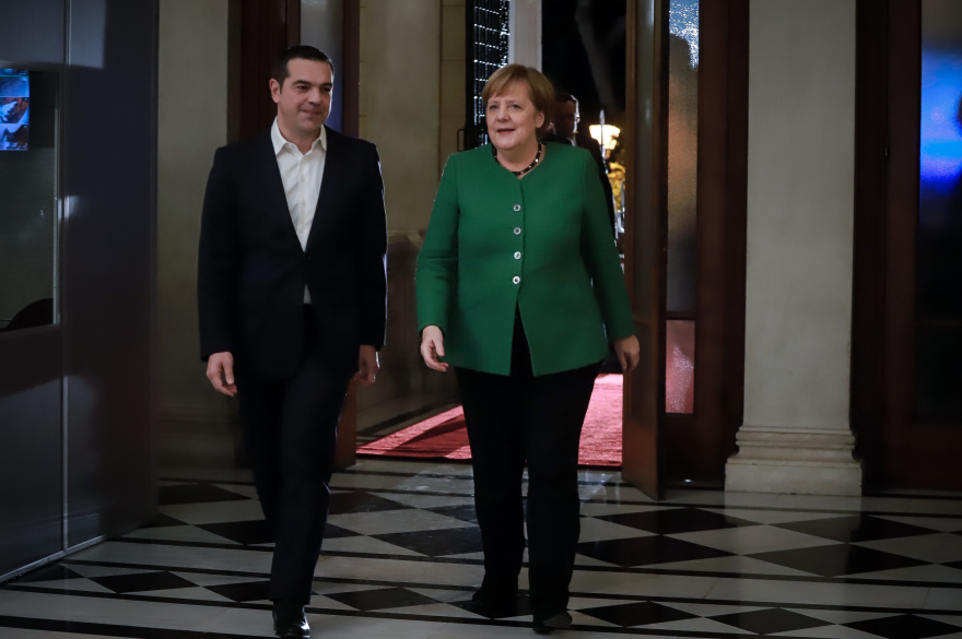 Πώς η Μέρκελ κράτησε την Ελλάδα στο ευρώ: Οι δραματικές στιγμές της διαπραγμάτευσης - Έβλεπα τον Τσίπρα κι έλεγα «ο Θεός να φυλάει»