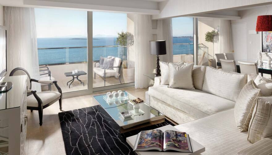 Αυτή είναι η υπερπολυτελής σουίτα όπου διανυκτέρευσε εχθές η Μέρκελ και κοστίζει 5.000 ευρώ τη βραδιά!