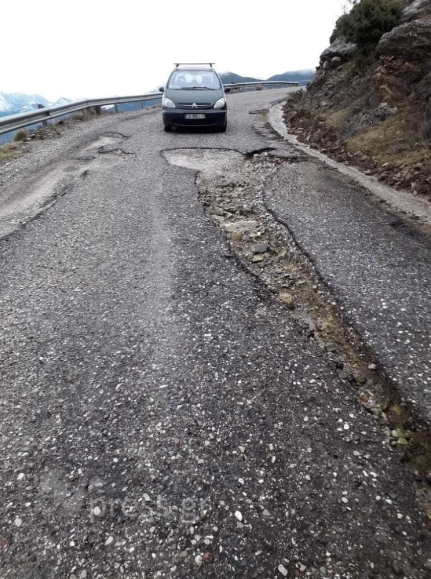 Ορεινή Ναυπακτία: Αποκλεισμένοι εδώ και μία εβδομάδα 17 μαθητές 