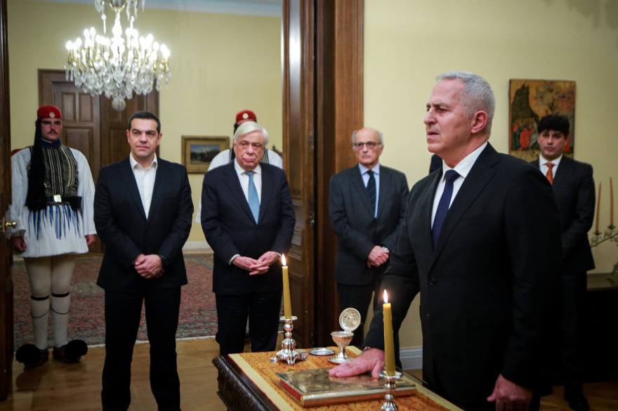 Ορκίστηκε ο νέος υπουργός Άμυνας, Ευάγγελος Αποστολάκης