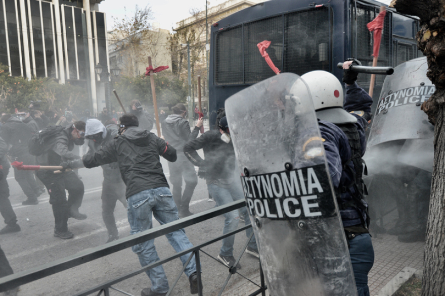 Δείτε βίντεο: Χημικά εναντίον εκπαιδευτικών - Τραυματίστηκε καθηγήτρια