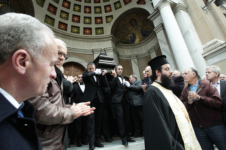  Πλήθος κόσμου για το «τελευταίο αντίο» στον Δημήτρη Σιούφα